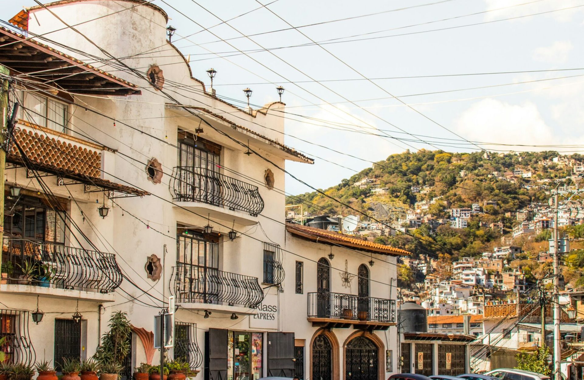 jimmy-woo-cz4HjR59COY-unsplash